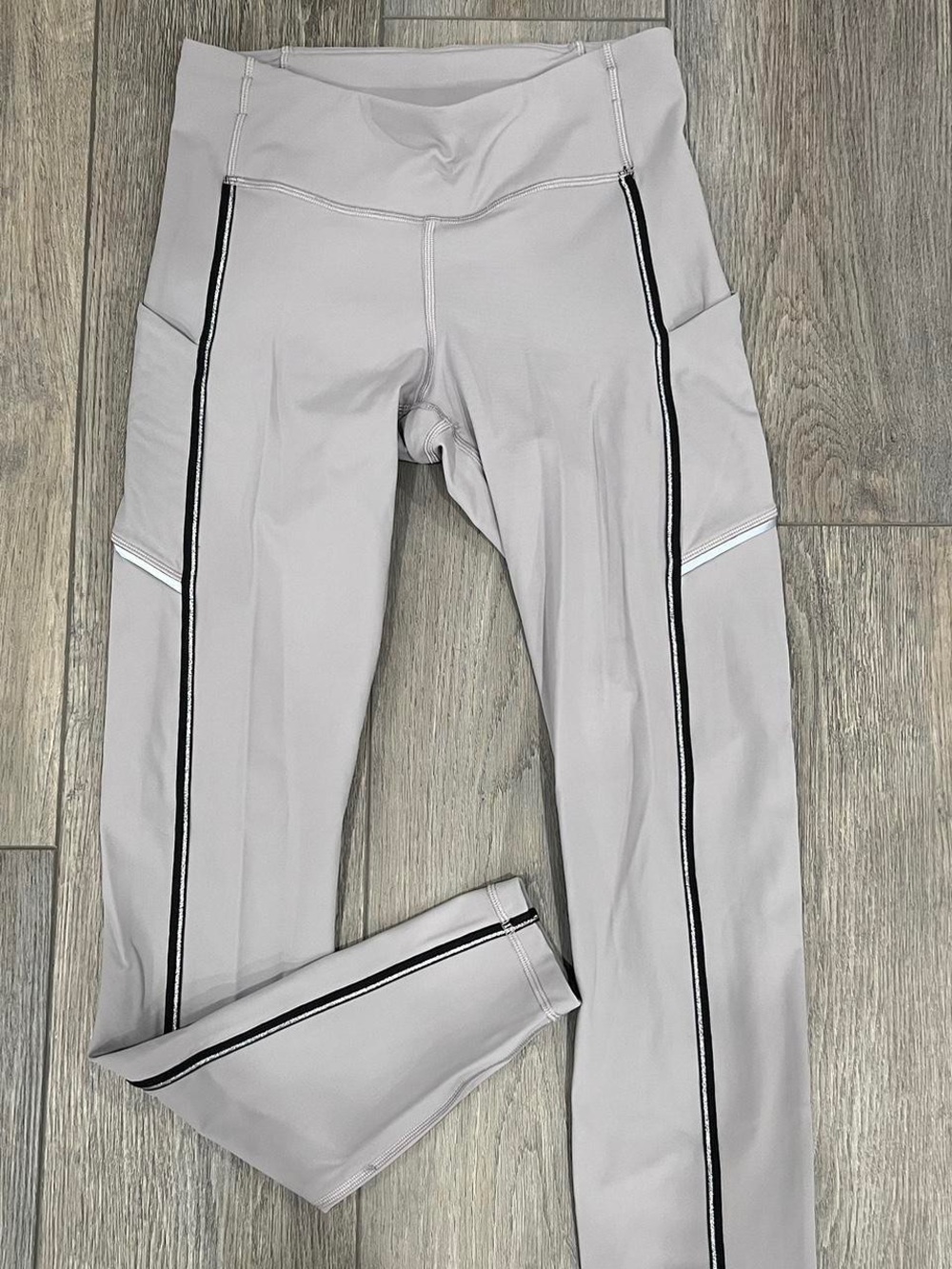Lululemon Women's Grey and Black Leggings